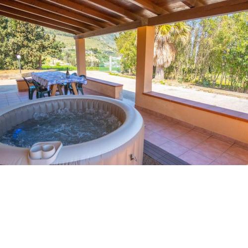 Villa con Jacuzzi - indipendente, relax e natura