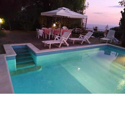 villa con piscina ad Ascea