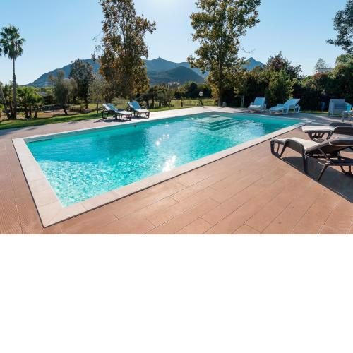 Villa con Piscina al Circeo in un oasi di parco