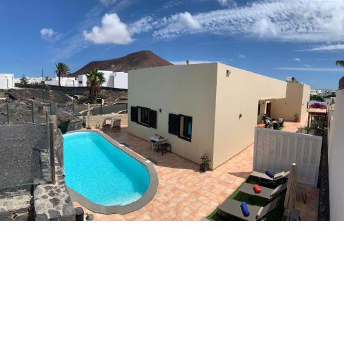 Villa con piscina climatizada
