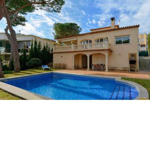 Villa con piscina privada en la Costa Brava
