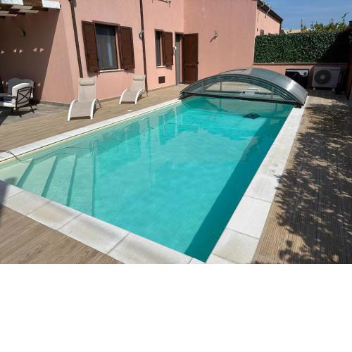 Villa con piscina privata coperta e riscaldata