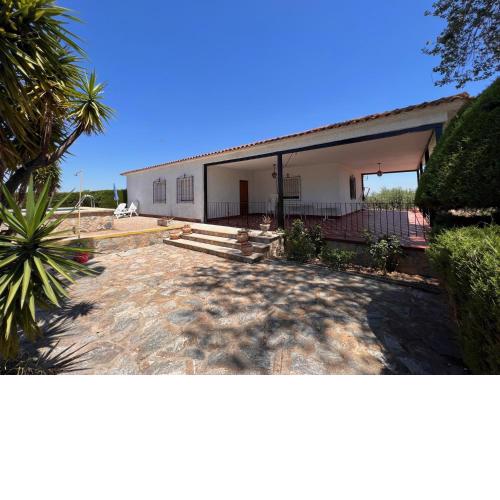 Villa con piscina y jardines privados