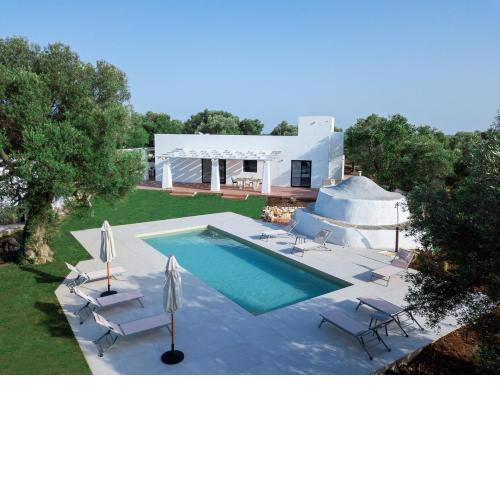 Villa con trulli, piscina e idromassaggio a Ostuni