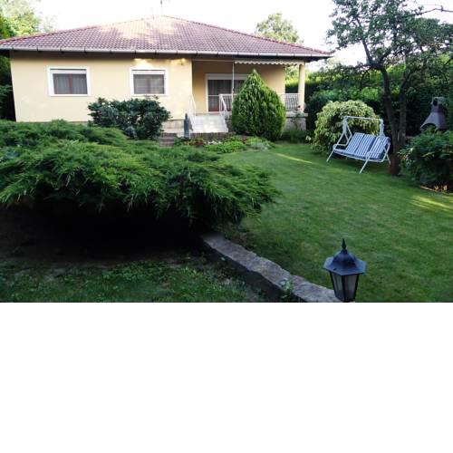 Villa Csilla elegant house with garden and garage