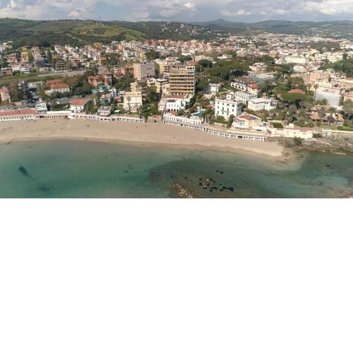 Villa da 13 posti letto con discesa privata in spiaggia