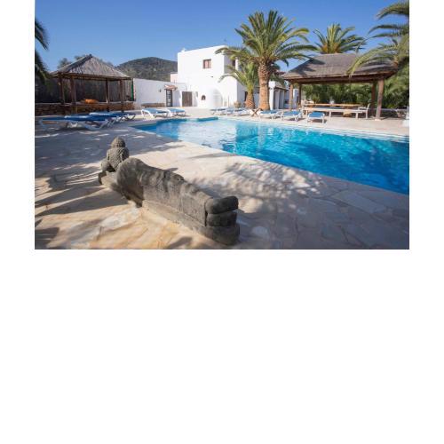 Villa Daniel is in a great location just 5 mins by taxi into Playa Den Bossa