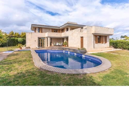 Villa de lujo con piscina, jacuzzi, jardín y terraza