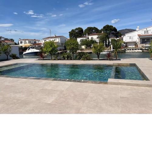 Villa de luxe avec amarre Rosas