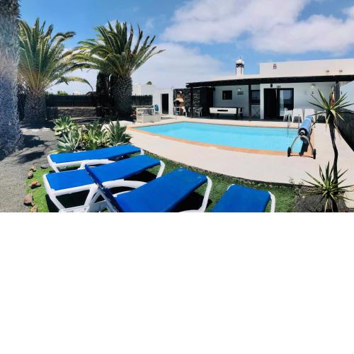 Villa Descansa with private pool, sea view, Sat-tv free Wifi
