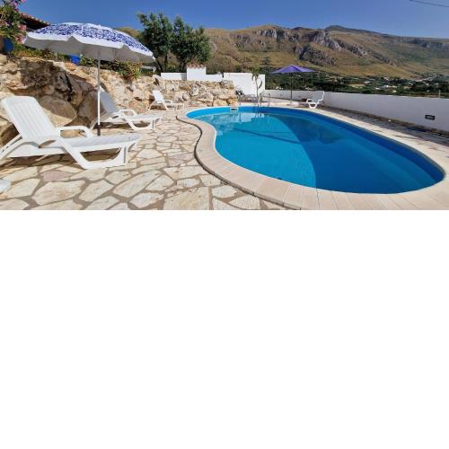 Villa Desdemona con piscina e Villa Shahla senza piscina, vista giardino
