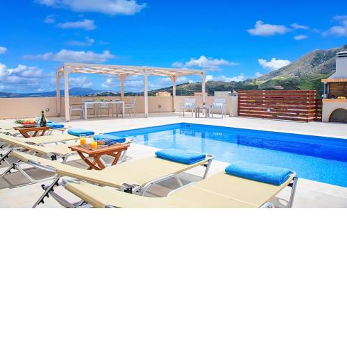 Villa Di Giorgio Heated Pool
