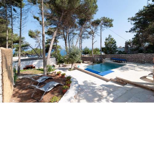 Villa Donna Luisa facing sea with swimming pool