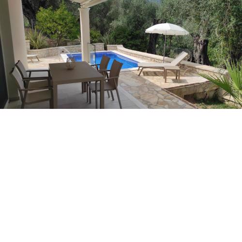 Villa Eleni - Deluxe apartment with Private Pool
