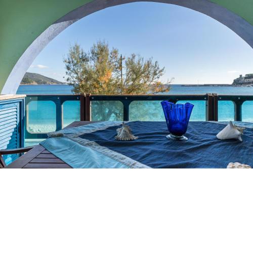 Villa Emanuela edge of the sea - Goelba
