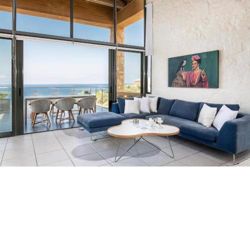 Villa Emilia front sea