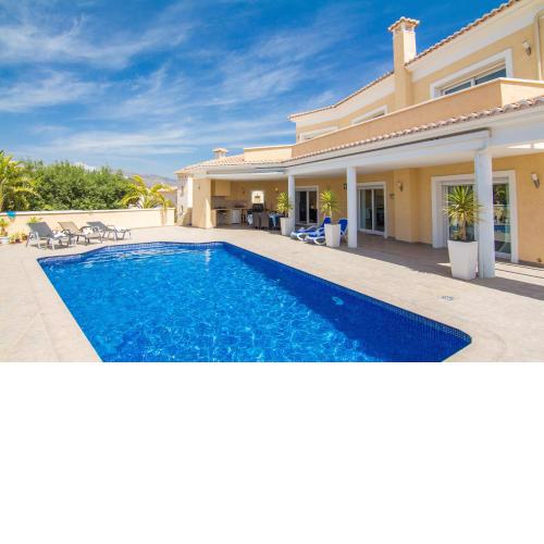 Villa Esplendida by Abahana Villas