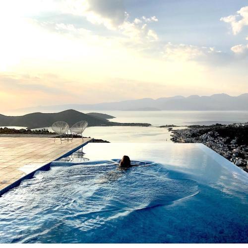 Villa Estée, luxury villa with private infinity pool and jacuzzi