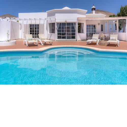 Villa Fika, Amazing 3 bedroom Ocean View with Pool
