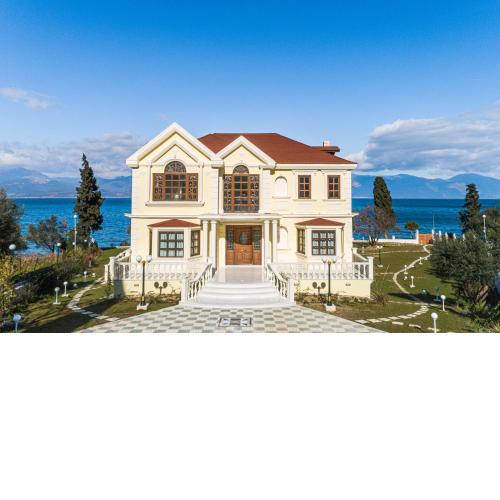 Villa Filoxenia - by the sea - up to 12 guests