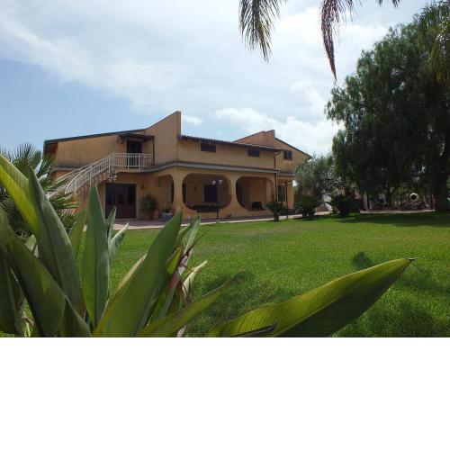 VILLA FLORA