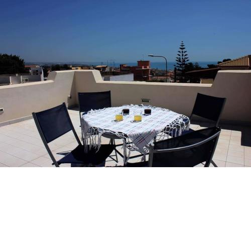 Villa Floridia, just 300 m from the sea