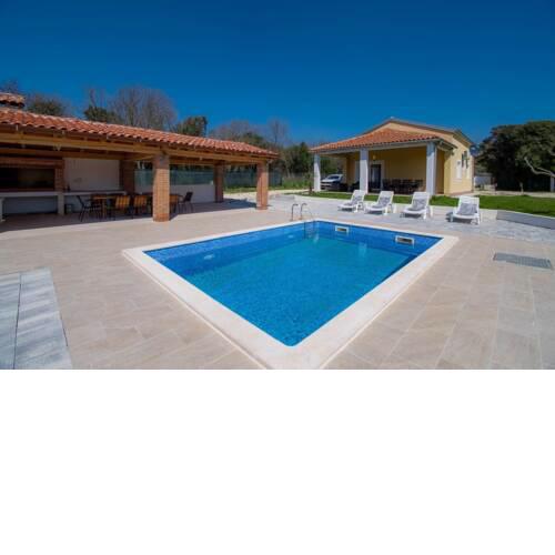 Villa for 6 persons with private pool, parking and garden in Rovinj