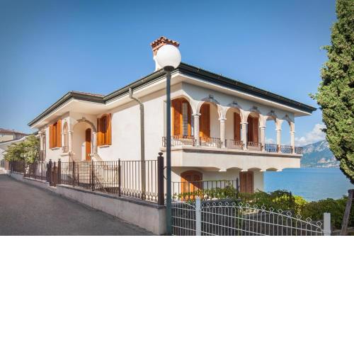Villa Francesca-Grande appartamento in riva al lago