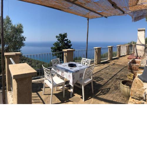 Villa Gabriella con vista mare, internet e parcheggio