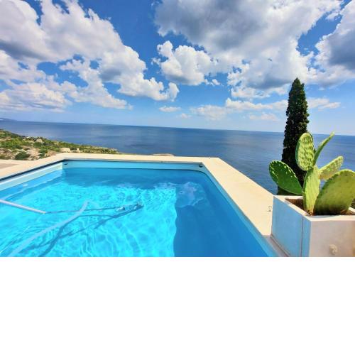 VILLA GIRASOLI SWIMMING POOL for 6 guests NATURE IN THE BAY