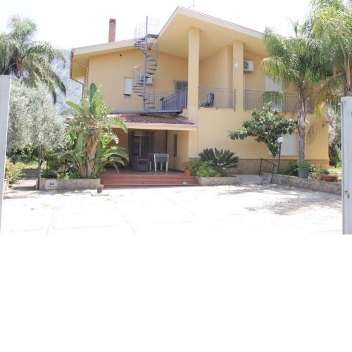 Villa Giù, indipendent villa near airport and sea