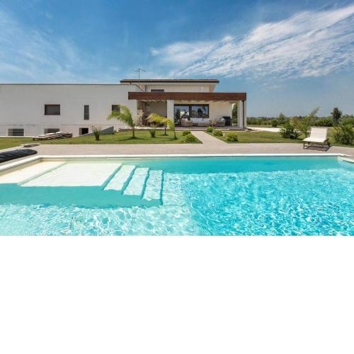 Villa Giulia Luxury Suite by BarbarHouse