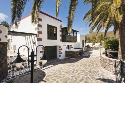 Villa Haria LUX by EscapeHome