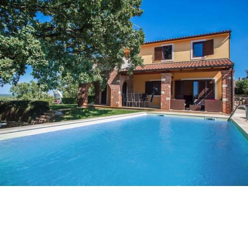 Villa Hrast Bačva