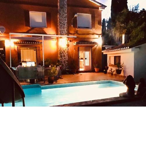 VILLA HUETOR , Magnifico chalet con piscina privada