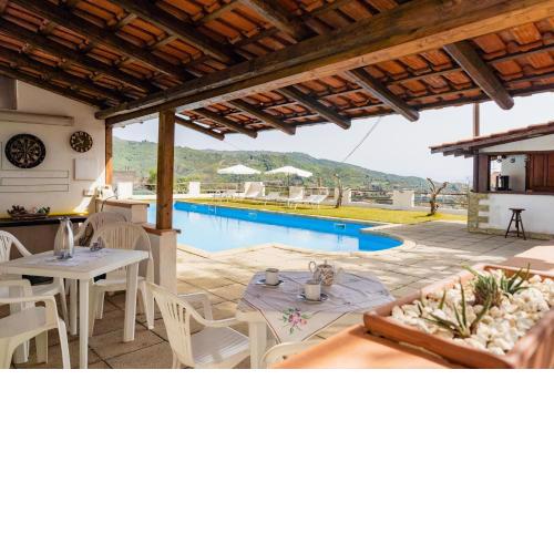 Villa immersa nel verde dell Etna