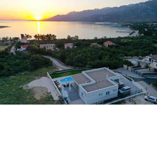 Villa Immortelle with pool and sea view