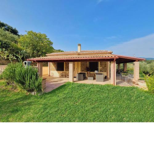 VILLA in 8 ettari di campagna, a 20' dal mare