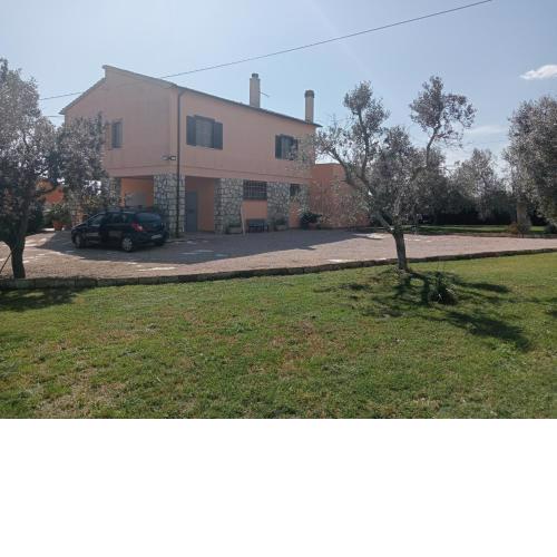 Villa in campagna tra natura e verde
