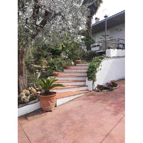VILLA IN COLLINA VISTA MARE