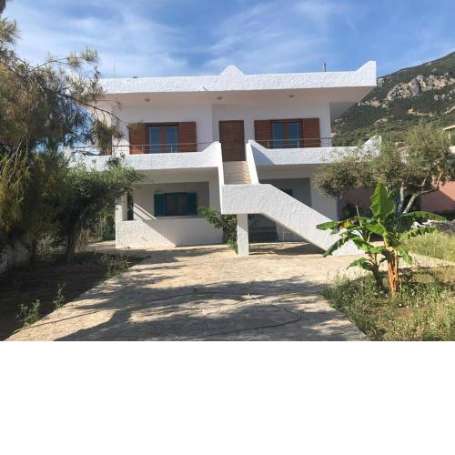 Villa in Kalloni direkt am Meer, tolle Aussicht