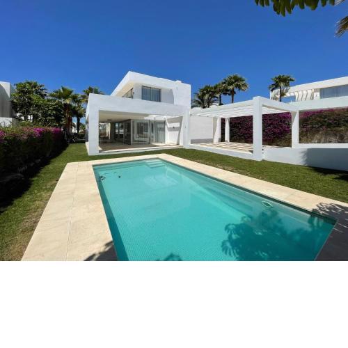 Villa in Rio Real, Marbella