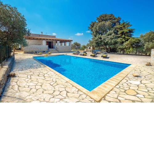 Villa Iolanda by Villa Plus