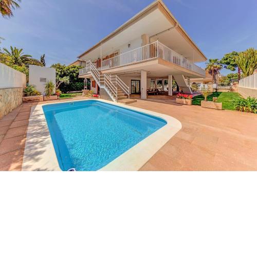 Villa Jas - Close to the beach with pool