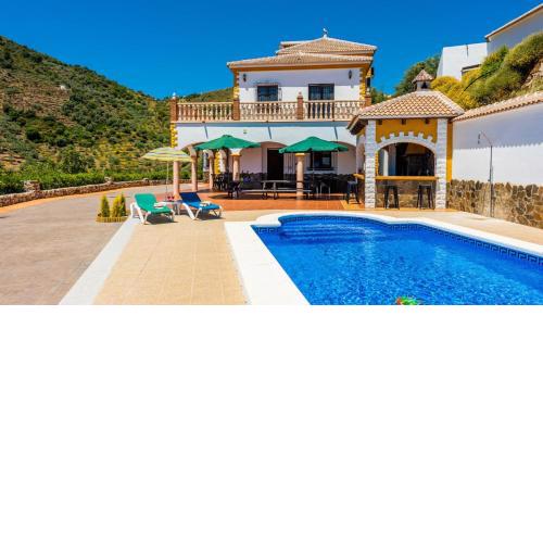 Villa Javier Sayalonga by Ruralidays