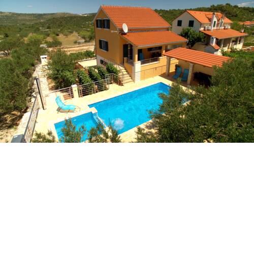 Villa Jelena with pool on the island of Brač