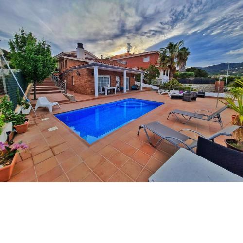 Villa junto a la playa con piscina