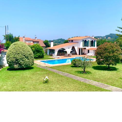 Villa junto al mar con sauna y chimenea