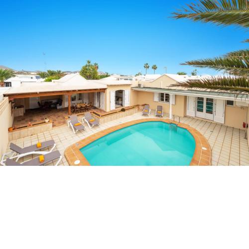 Villa Jusapa by Villa Plus