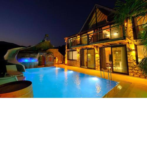 Villa kaydıraklı ve akvaryum